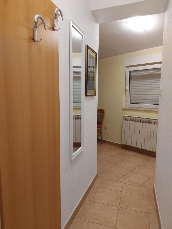 Apartman Luka Jadrtovac Екстер'єр фото