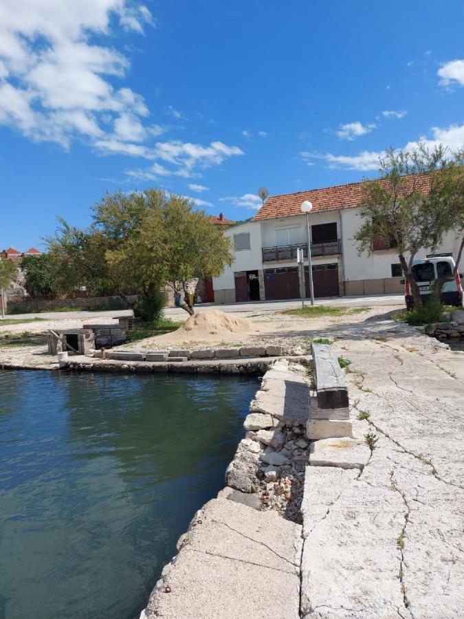 Apartman Luka Jadrtovac Екстер'єр фото
