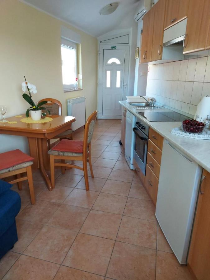 Apartman Luka Jadrtovac Екстер'єр фото