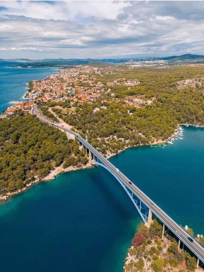 Apartman Luka Jadrtovac Екстер'єр фото